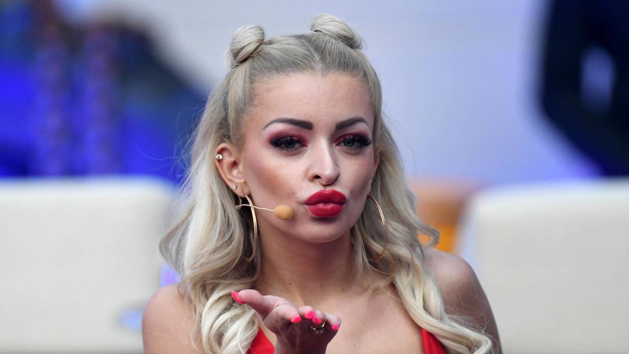 Katja Krasavice zeigt sich oft extrem sexy. Nun wurde mehrere Bilder von ihr in de sozialen Netzwerken gelöscht.