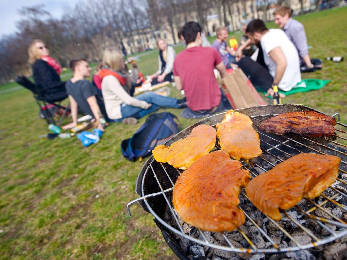 Grillen ist lecker, aber viele Nachbarn stören sich an Qualm und Geruch.