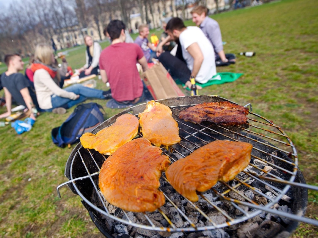 Grillen ist lecker, aber viele Nachbarn stören sich an Qualm und Geruch.
