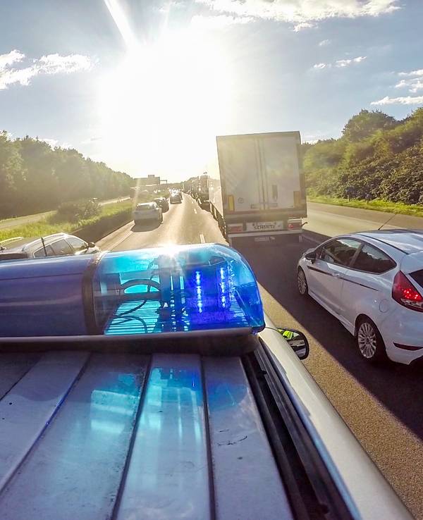 Polizei Köln: Verfolgungsjagd mit Wohnmobil auf Autobahn in Köln