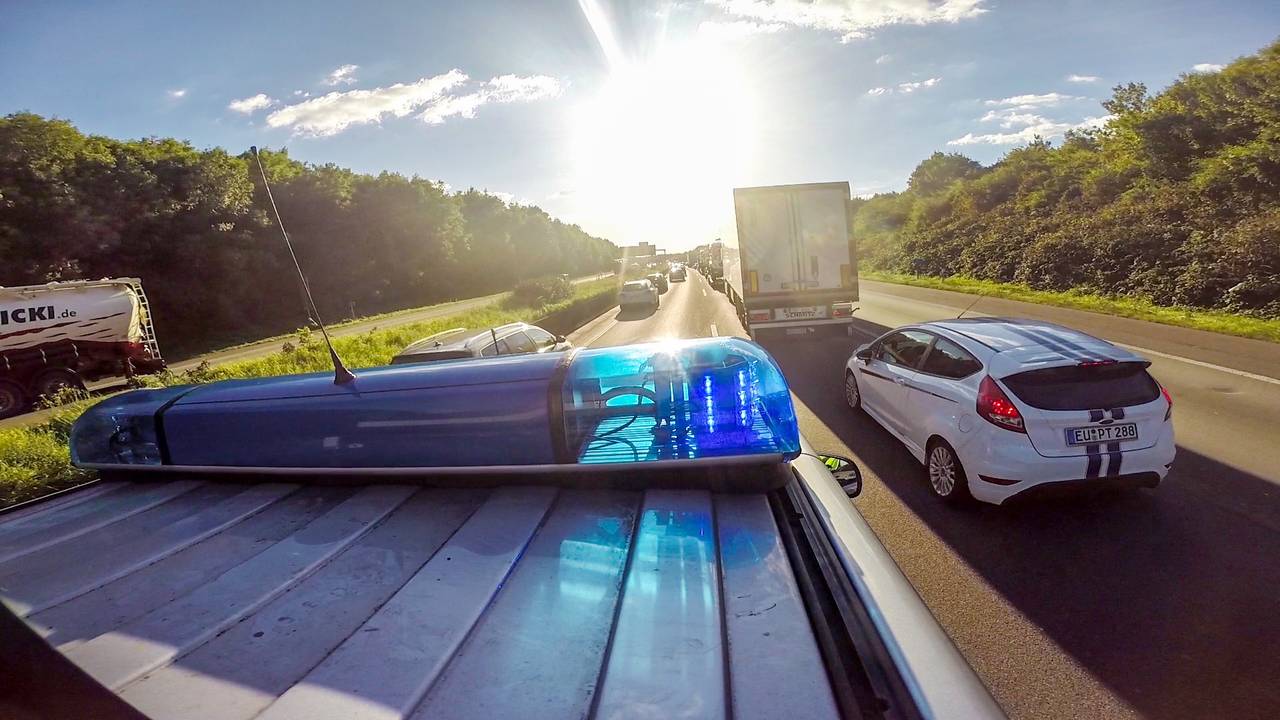 Polizei Köln: Verfolgungsjagd mit Wohnmobil auf Autobahn in Köln