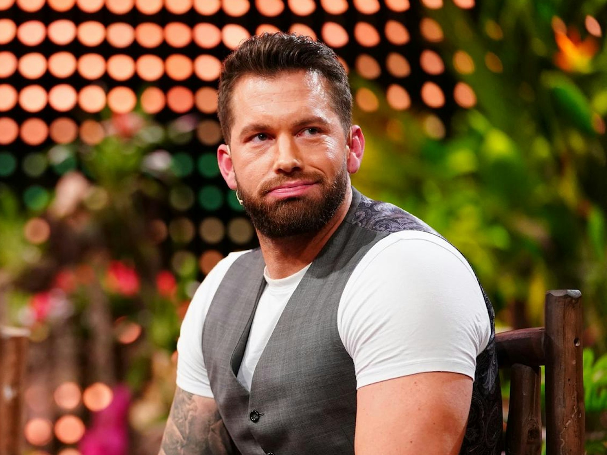 Dschungelcamp 2021: Oliver Sanne ist sichtlich ernüchtert über das Abstimmungsergebnis.