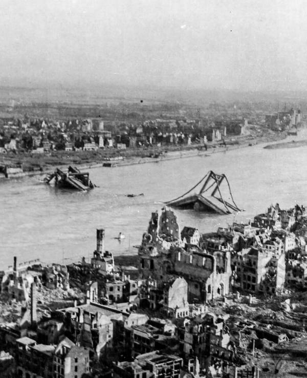 Köln in Trümmern 1945