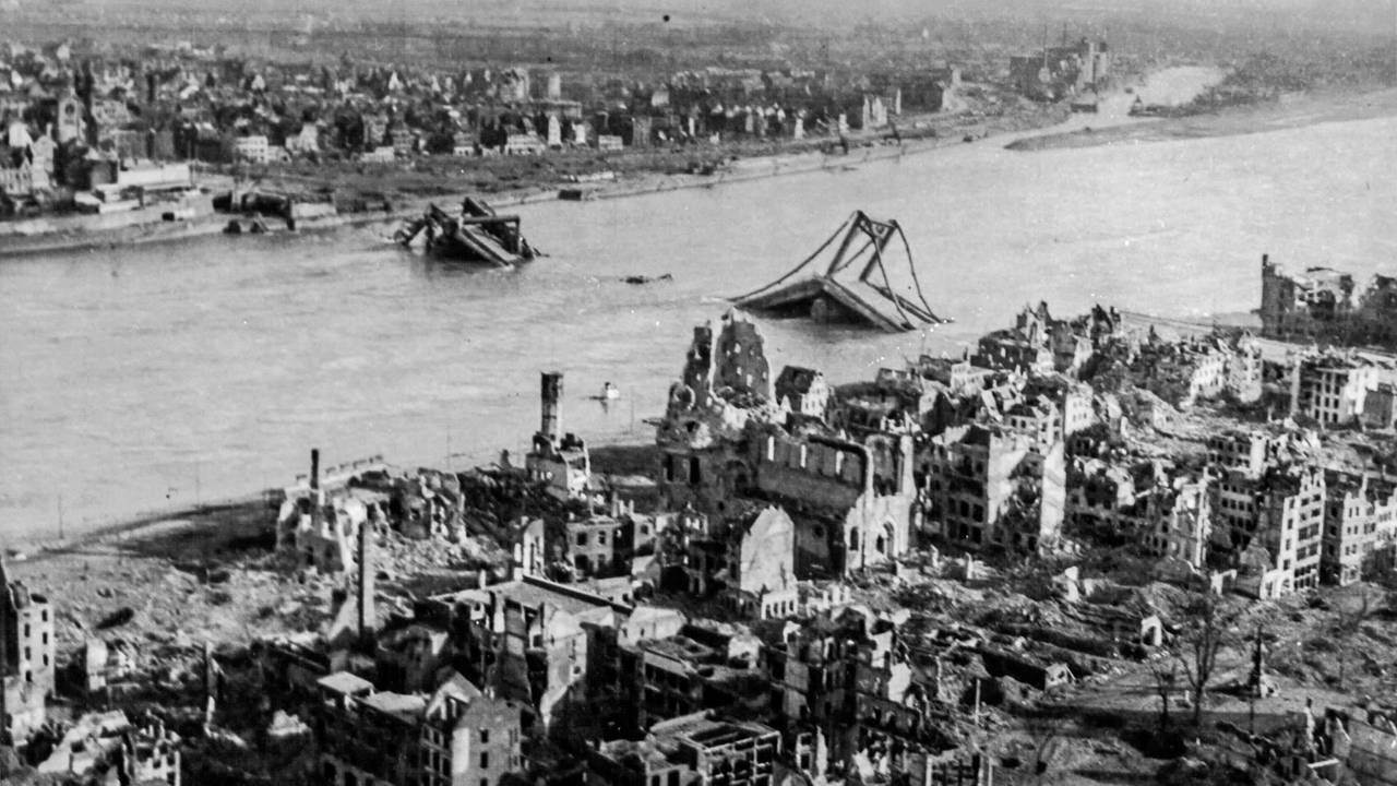 Köln in Trümmern 1945