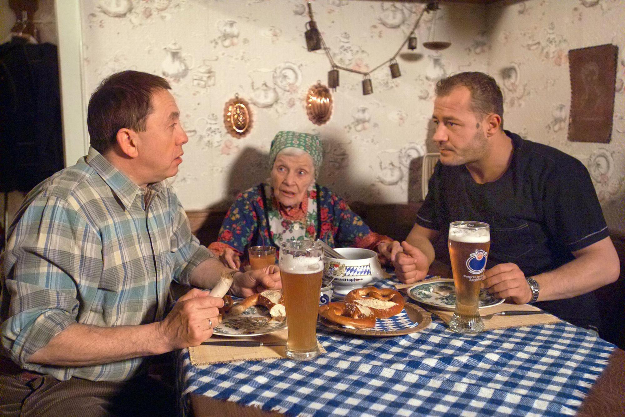 Willi Herren zusammen mit Annemarie Wendl als „Else Kling” in der WDR-Serie „Lindenstraße”