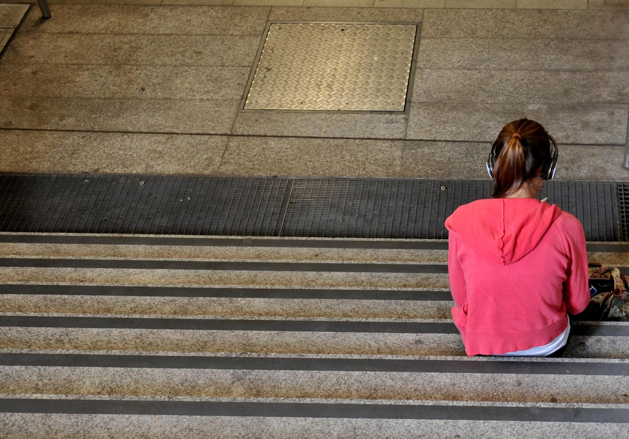 Jugendliche_allein_Treppe