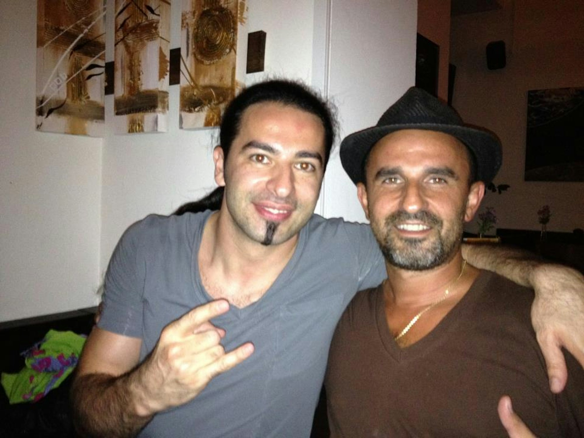 „Gedankengut"-Wirt Salvatore Trupia (r.) mit Bülent Ceylan