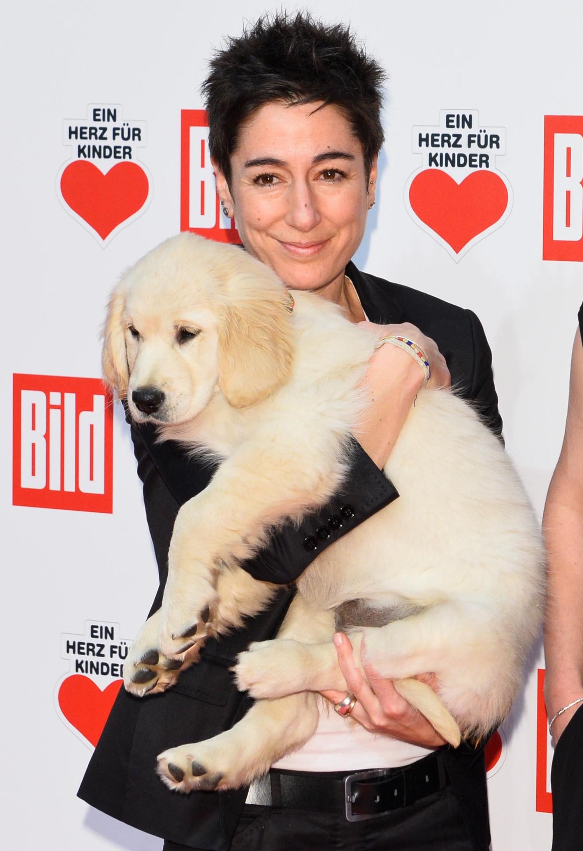 Dunja_Hayali_mit_Hund