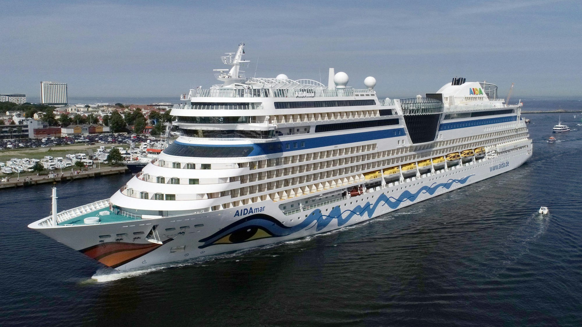 Das Kreuzfahrtschiff Aidamar von Aida Cruises.