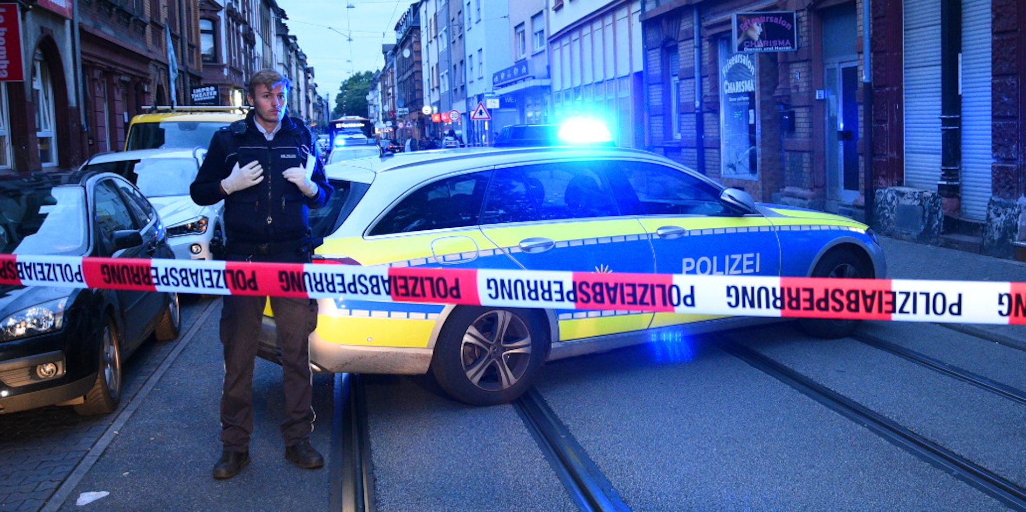 polizei blaulicht absperrung