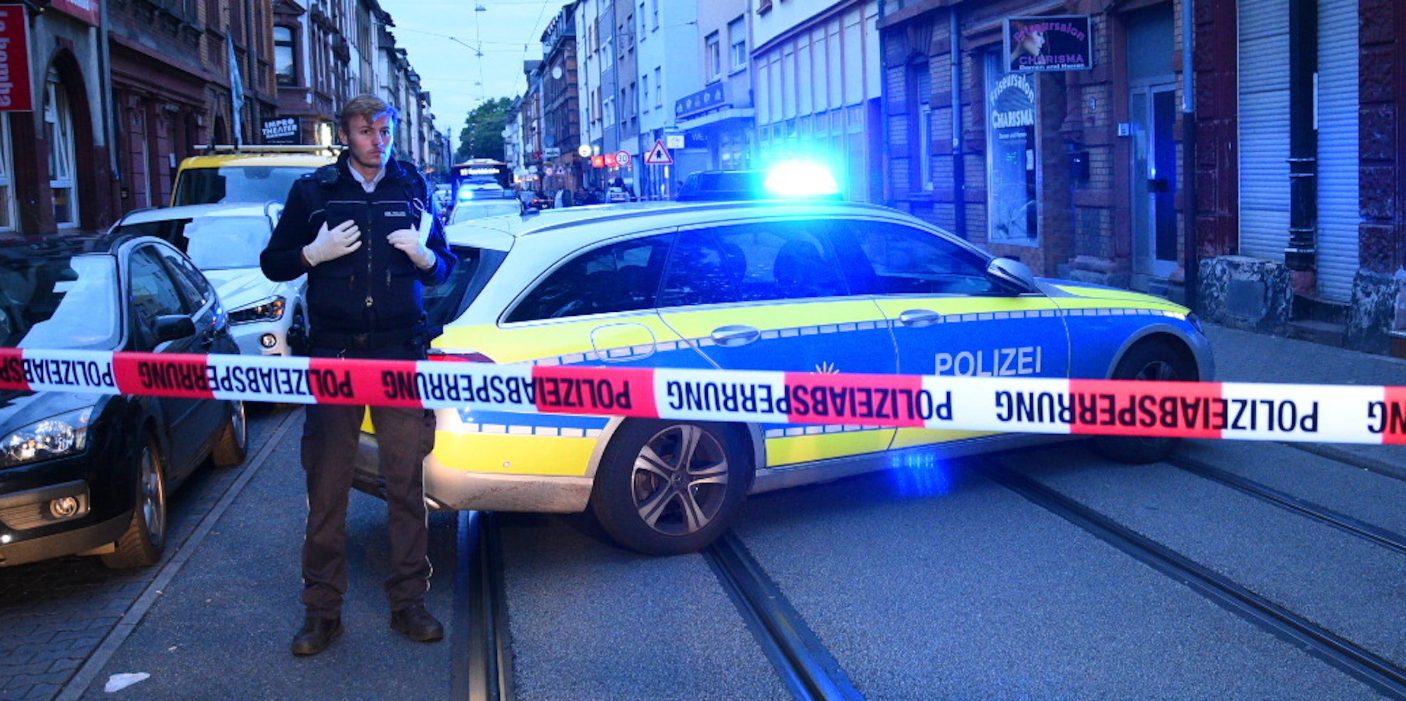 polizei blaulicht absperrung