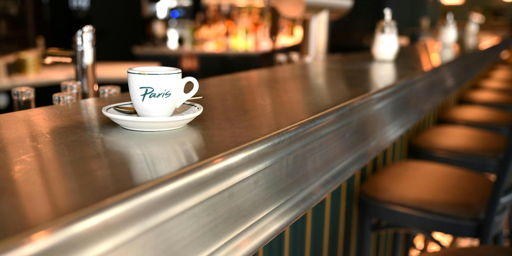 Die Theke besteht aus Zink und ist eine Spezialanfertigung aus Paris