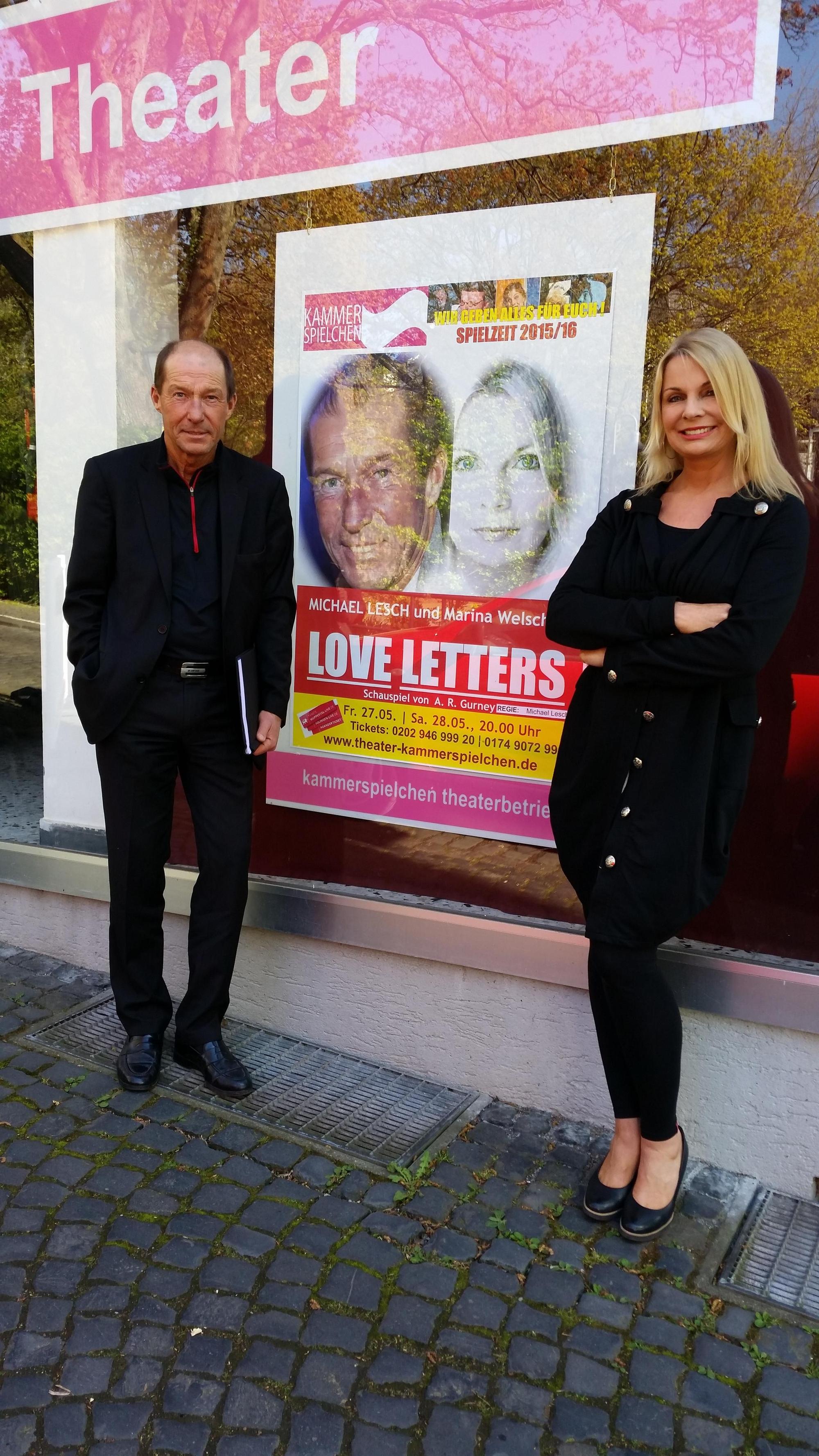 Vor dem Theater Kammerspielchen