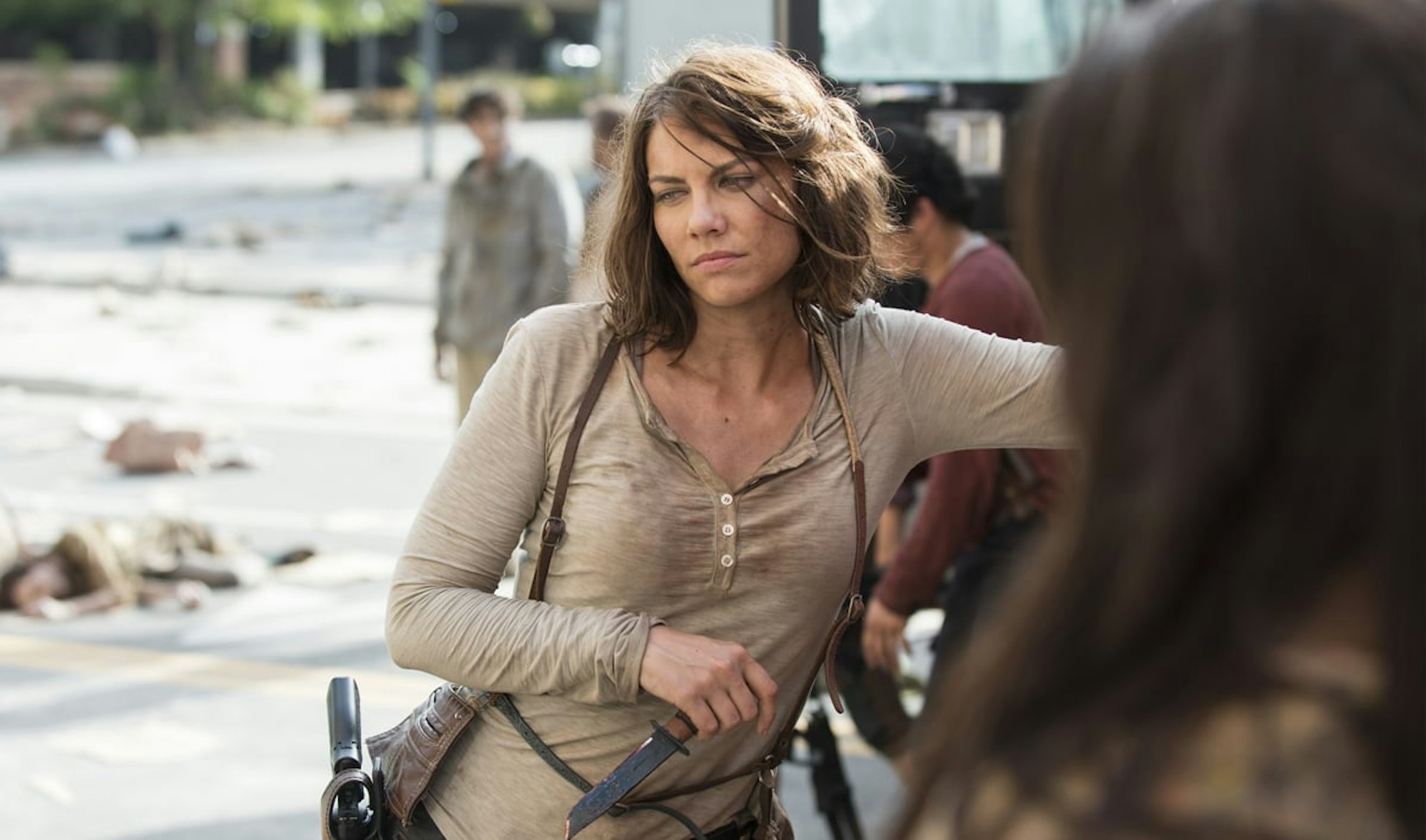 the-walking-dead-episode-505-behind-the-scenes-lauren-cohan-1200-c