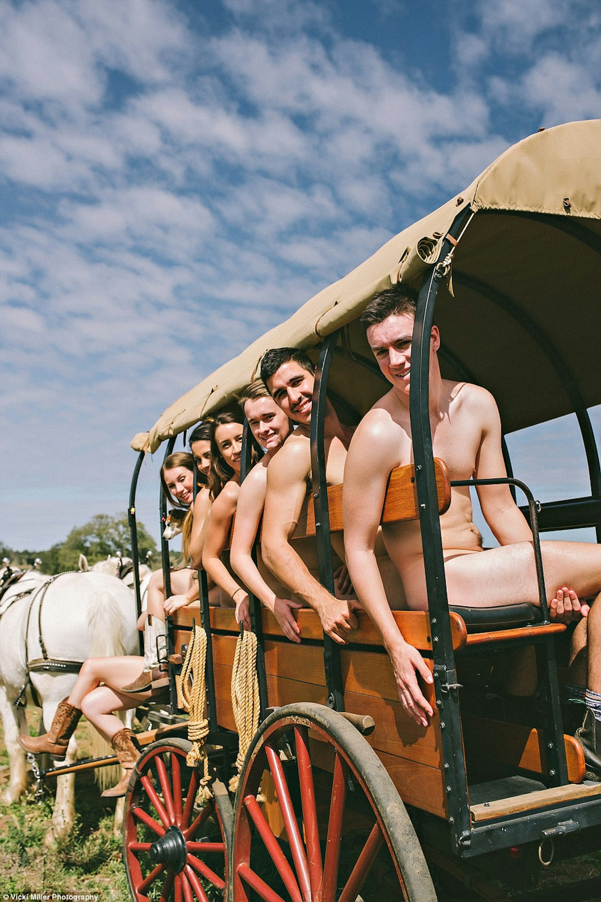 399FA8D800000578-3863226-The_cheeky_raw_photo_shoot_shows_the_vets_enjoying_each_others_c-a-18_1477195267706