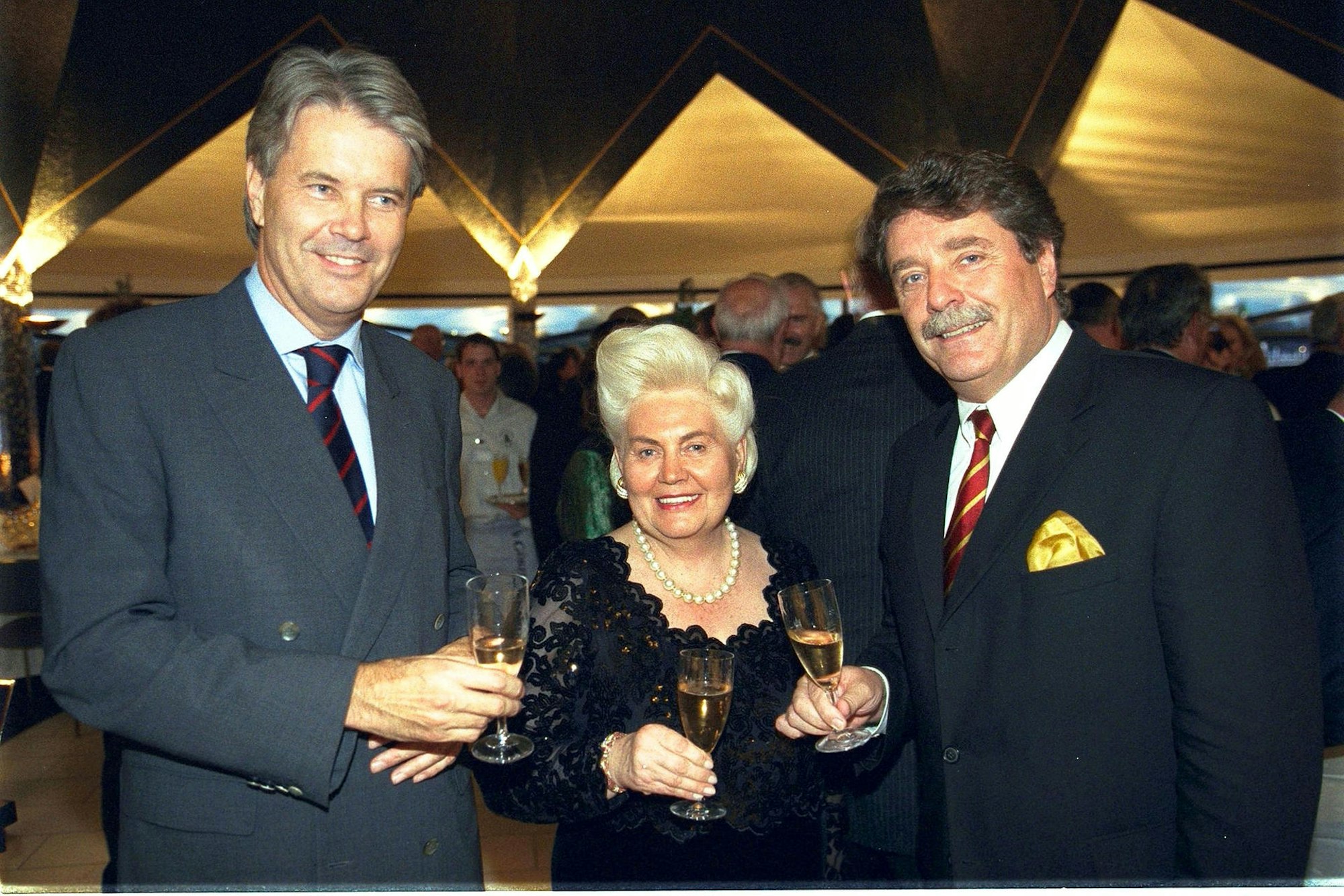 MDS-KSTA-2002-10-11-lo7-2a