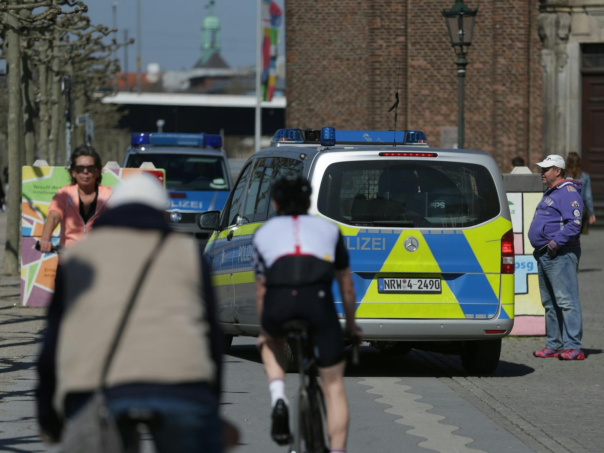 Die Polizei in Düsseldorf bei einem Einsatz.