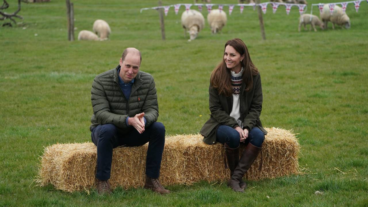 Prinz William und Ehefrau Herzogin Kate am 27. April 2021 in bei ihrem Besuch auf der Manor Farm
