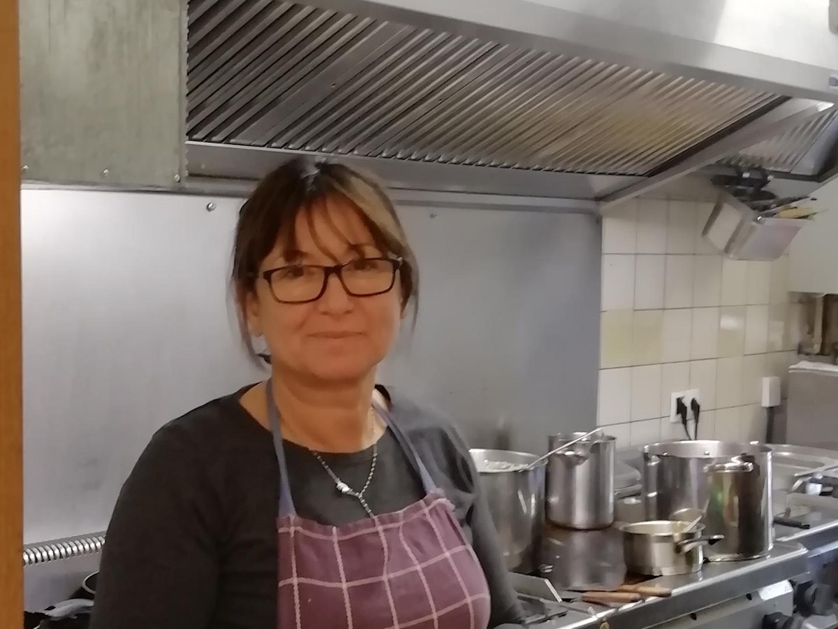 Iva Markota in der Küche des Birkenhof in Köln.