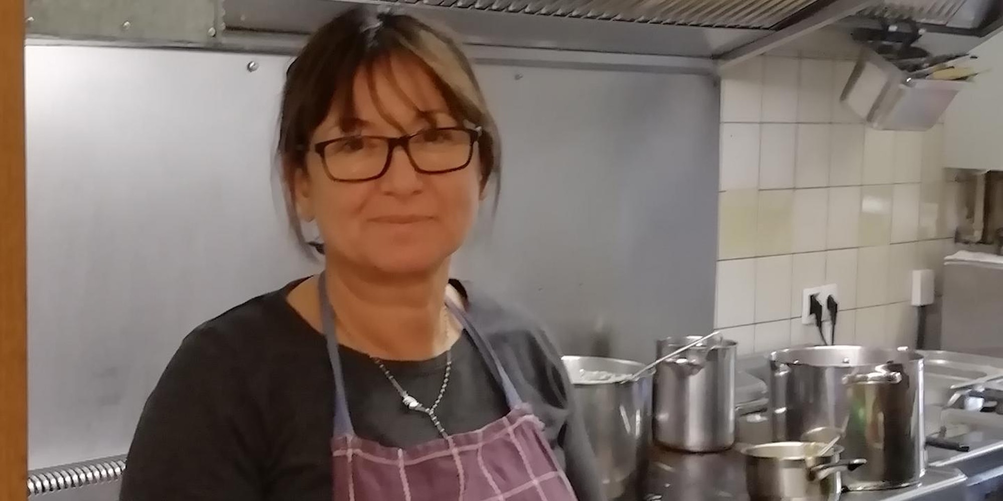 Iva Markota in der Küche des Birkenhof in Köln.