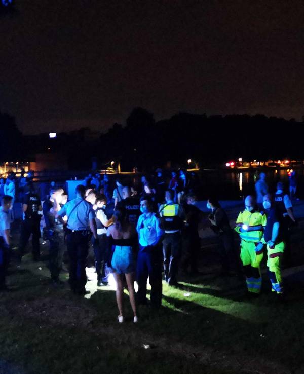 Polizei-Einsatz am Aachener Weiher in Köln.