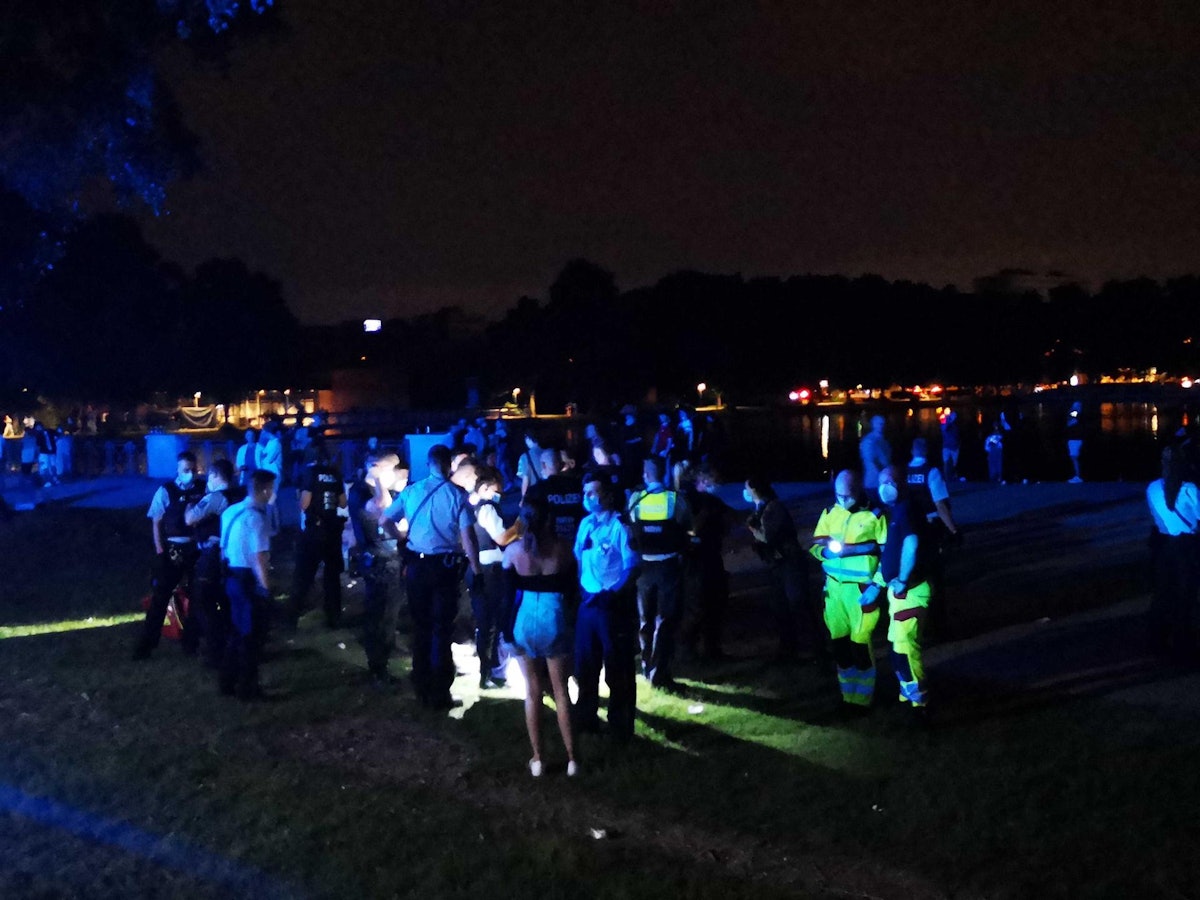 Polizei-Einsatz am Aachener Weiher in Köln.