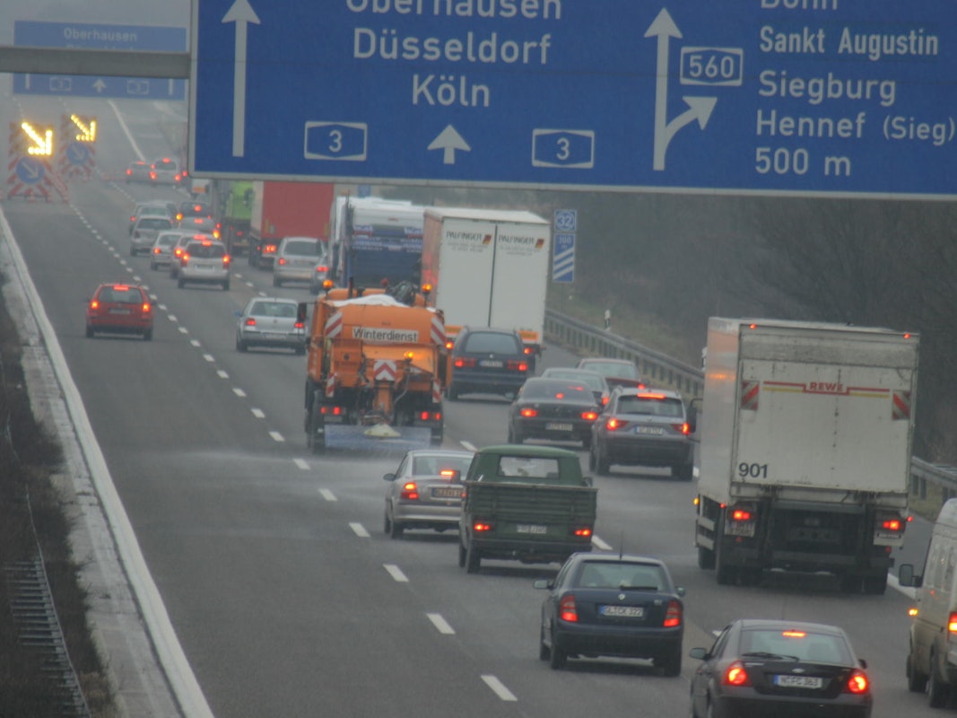 Die A3 im Bereich des Autobahndreiecks Bonn/Siegburg auf einer undatierten Aufnahme.