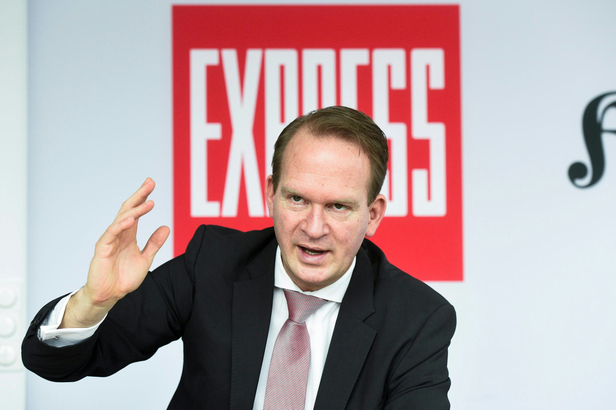 Stefan Löcher, Geschäftsführer der Lanxess-Arena, spricht Klartext.