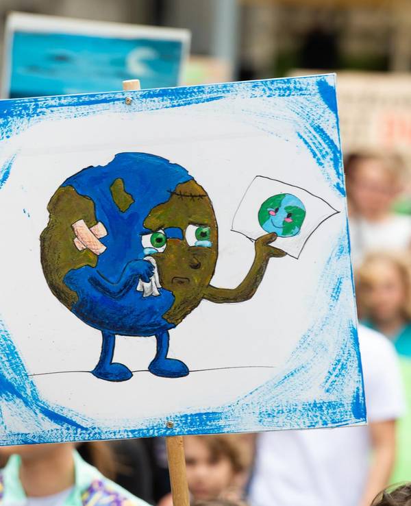 Ein Plakat auf einer Fridays-for-Future-Demo.
