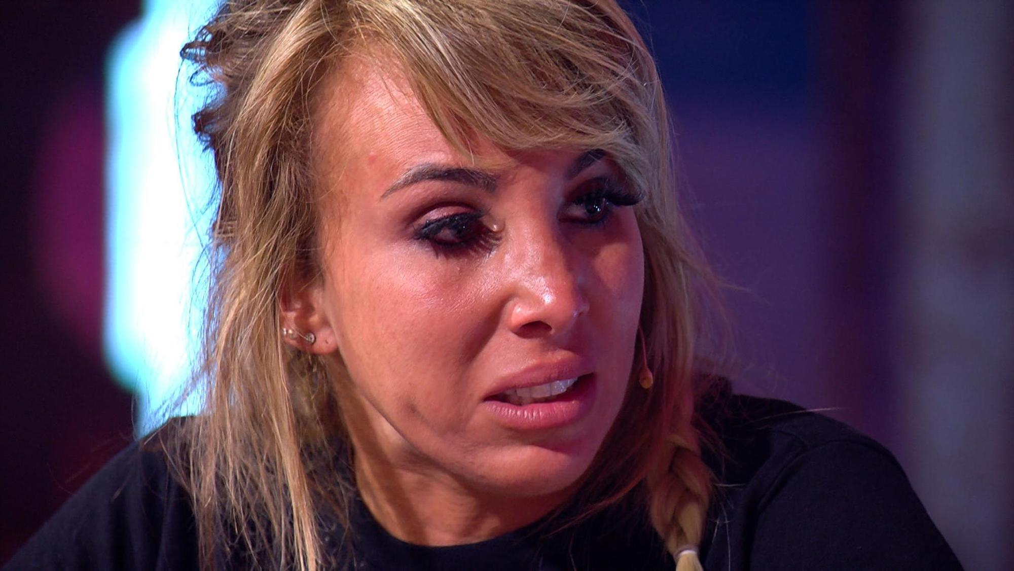 Annemarie Eilfeld weint im Sommerhaus der Stars über Andrejs Aus