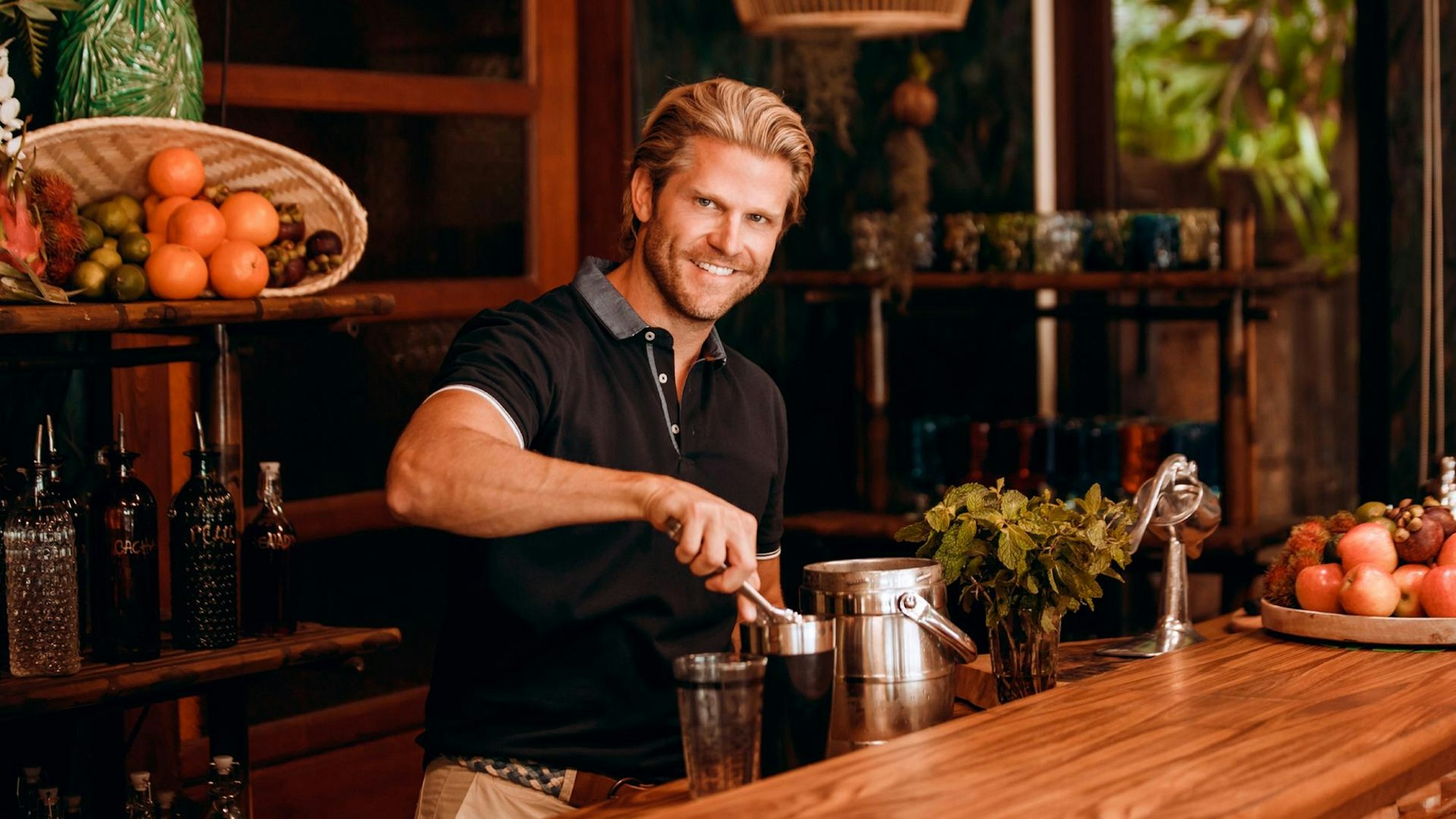 Bachelor-in-Paradise-Barkeeper-Paul-Janke