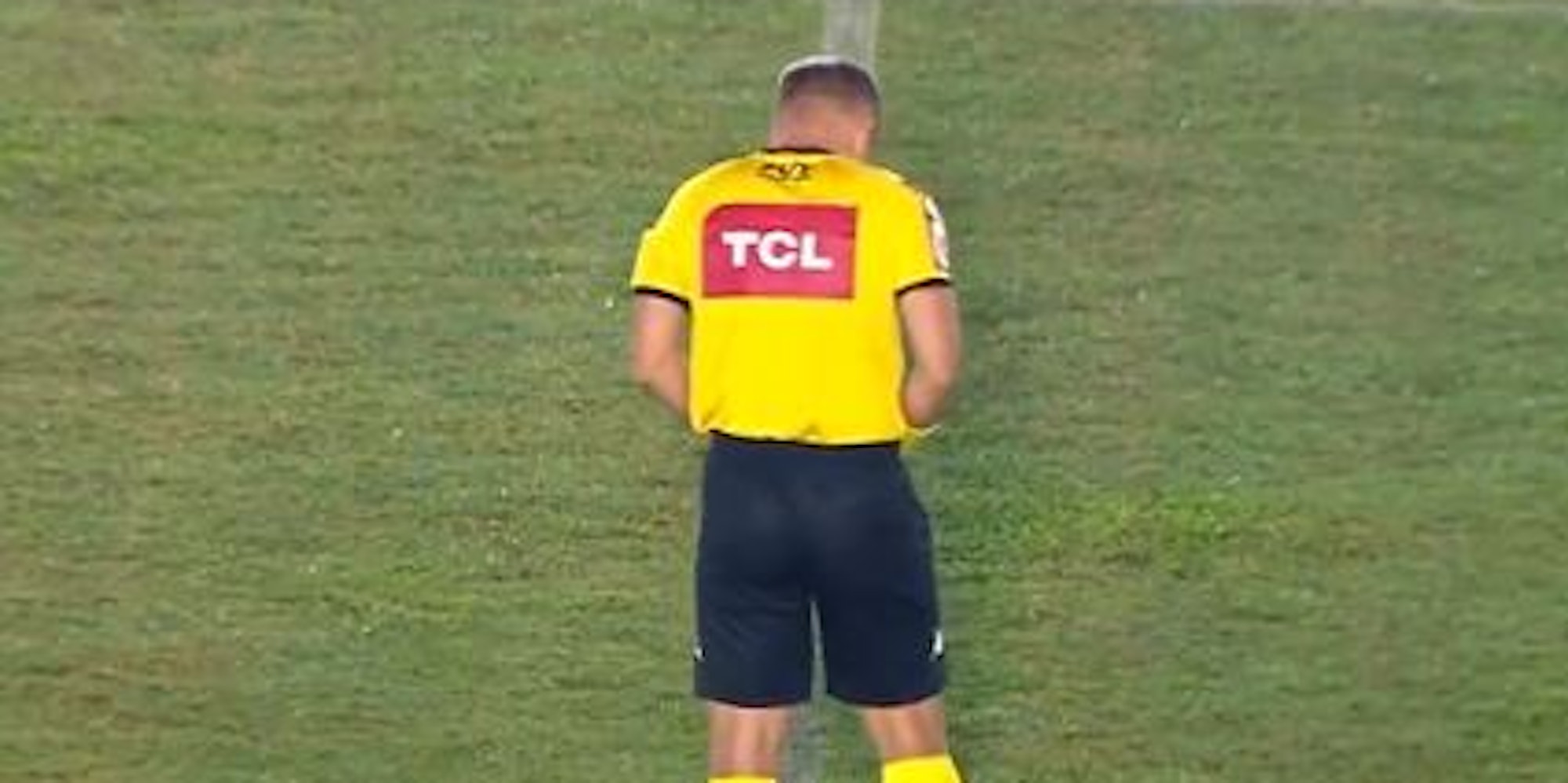 Denis da Silva Ribeiro Serafim urinierte bei einem Pokalspiel auf den Platz