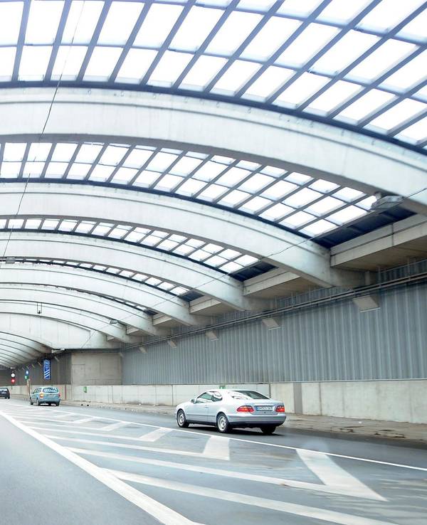 Blick in den Tunnel der A1 in Lövenich in Köln.