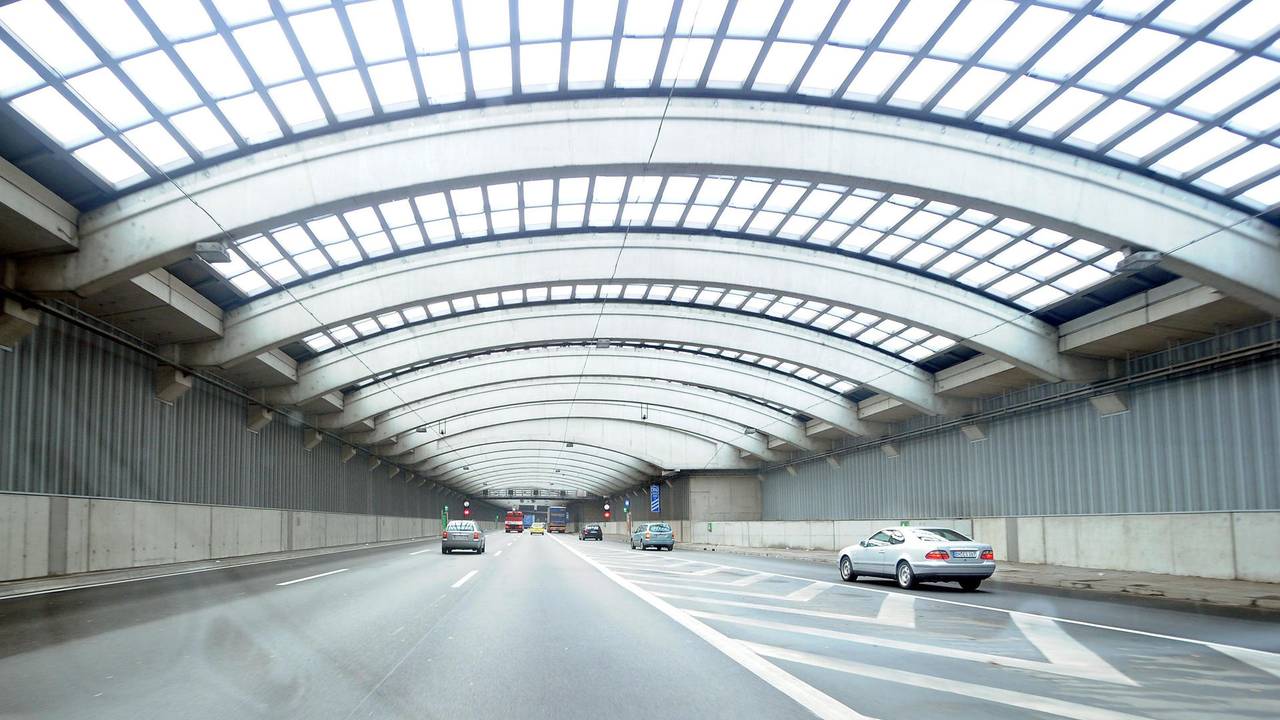Blick in den Tunnel der A1 in Lövenich in Köln.