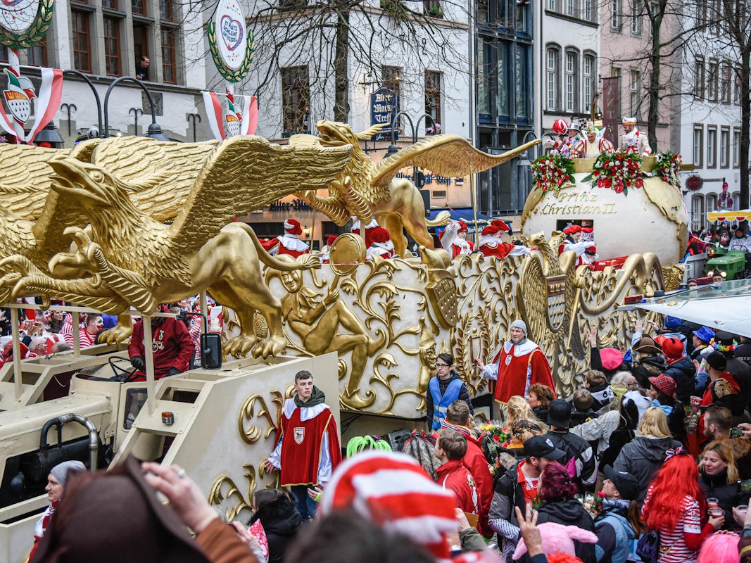 Rosenmontagszug in Köln auf dem Heumarkt