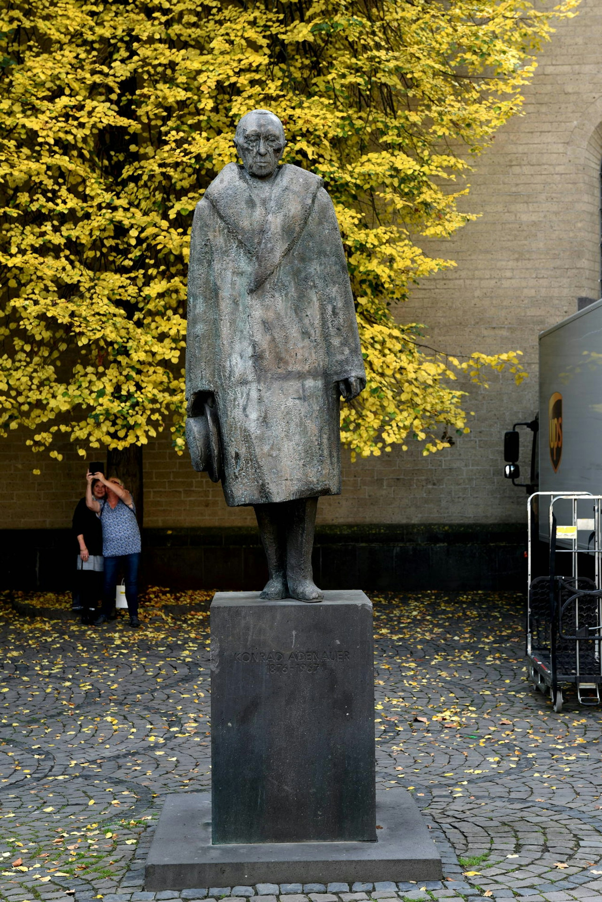 141019Adenauer-angefahren14