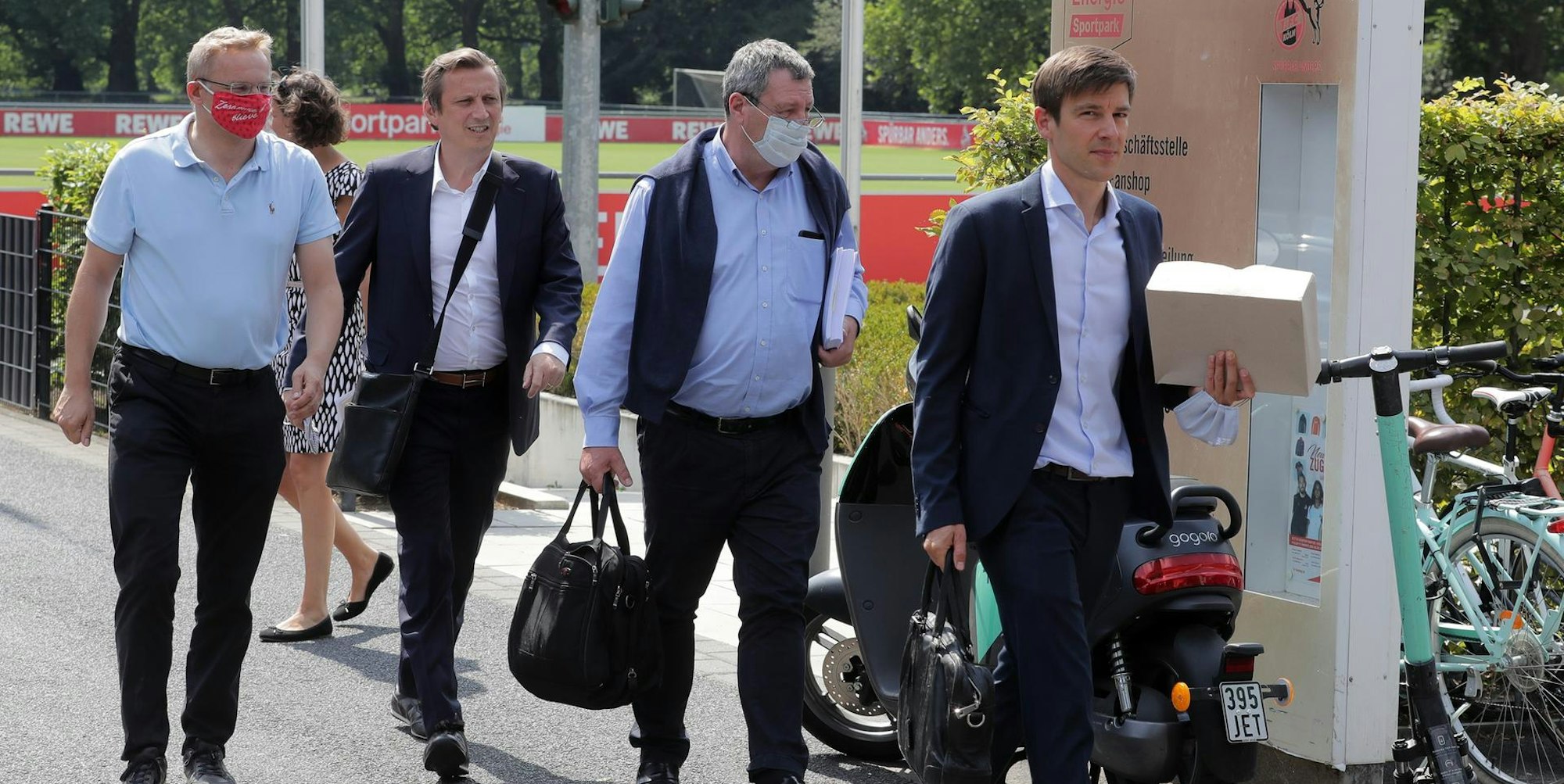 D5C9FA23-496E-4782-A7DE-9243B6F13819