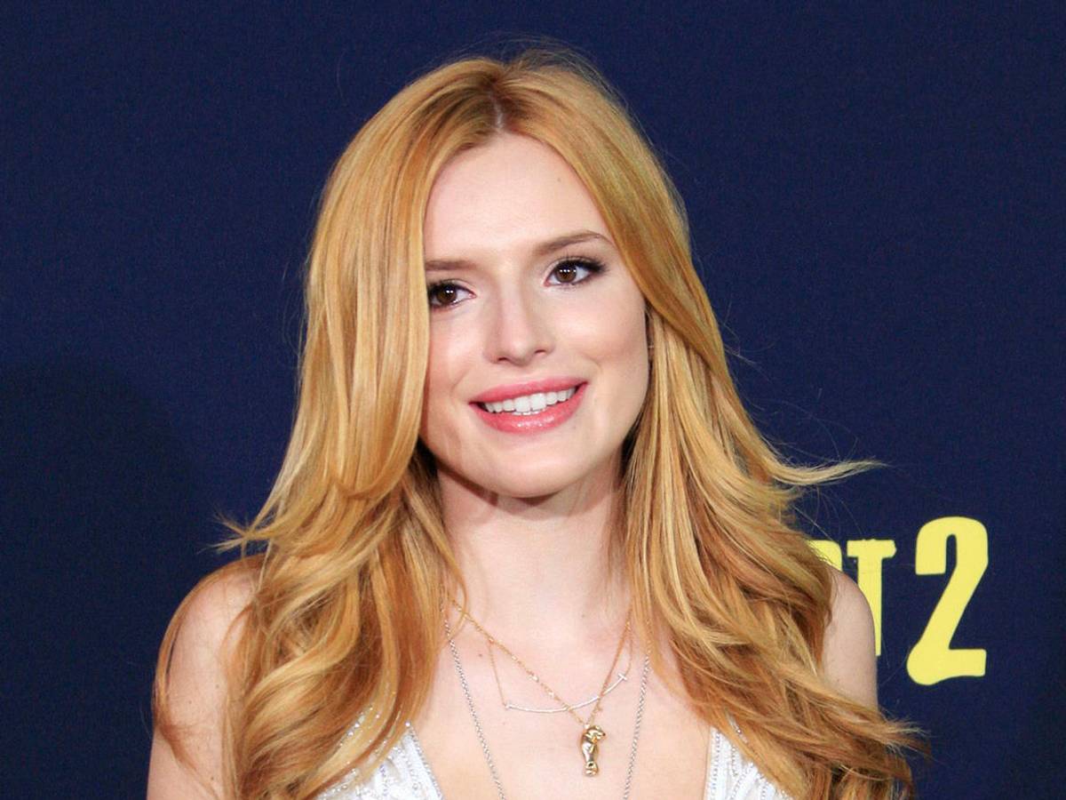 Bella Thorne_200221