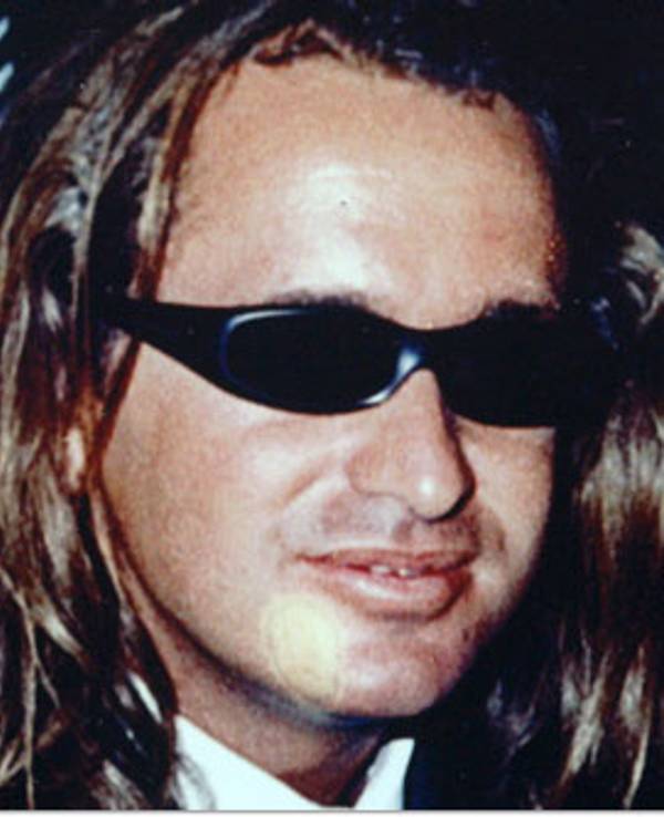 Neco mit Sonnenbrille auf einer undatierten Aufnahme.