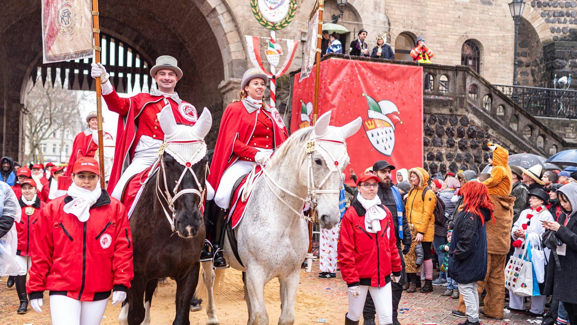 Pferde im Karnevalszug in Köln