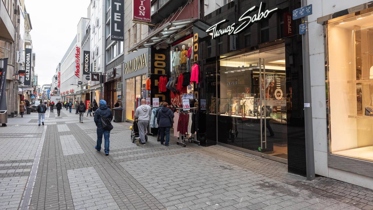 Geschäfte in der Kölner Hohe Straße.