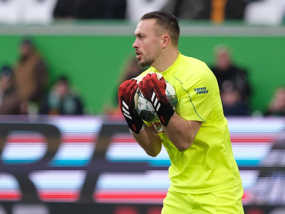 Fortuna Düsseldorfs Torwart Florian Kastenmeier in Aktion.