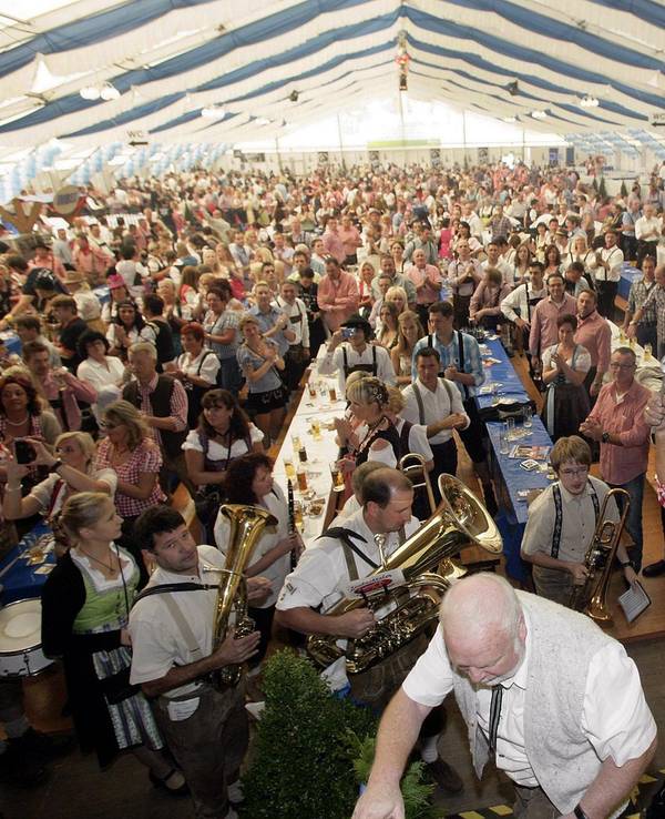 Das Festzelt des Kölner Oktoberfestes.