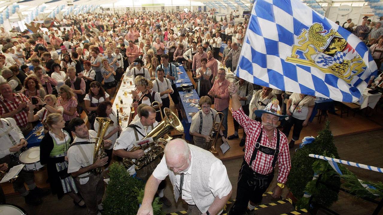 Das Festzelt des Kölner Oktoberfestes.