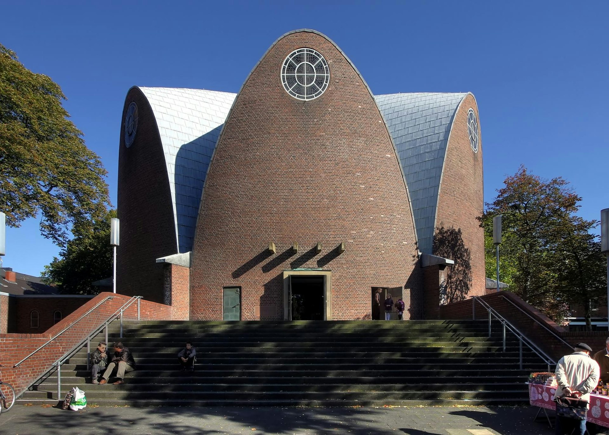 St._Engelbert_Köln_-_Eingang_7589-91