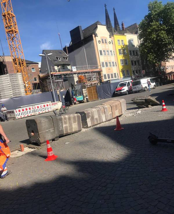 Steinerne Pumpe Alter Markt umgefallen