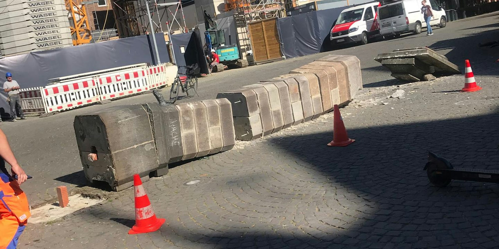 Steinerne Pumpe Alter Markt umgefallen