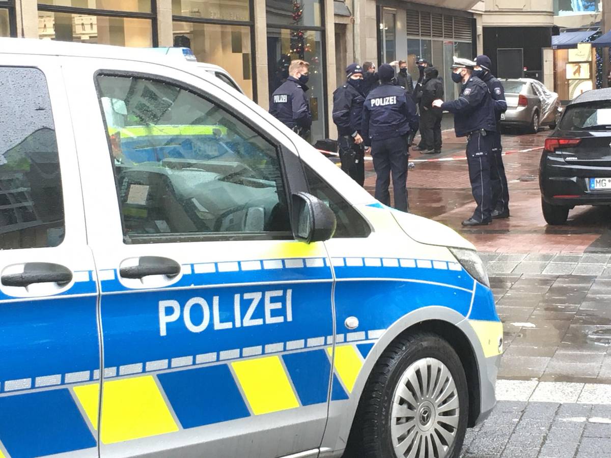 Polizei ist auf der Kö in Düsseldorf im Einsatz (Archivfoto).