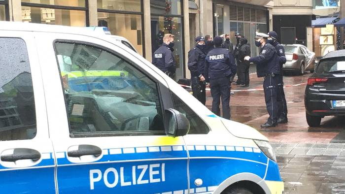Polizei ist auf der Kö in Düsseldorf im Einsatz (Archivfoto).