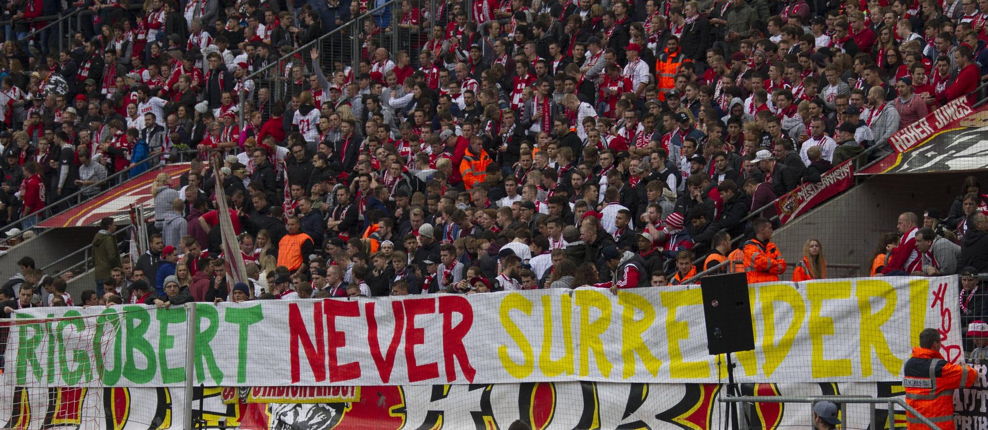 Rigobert Song-Plakat im FC-Stadion.